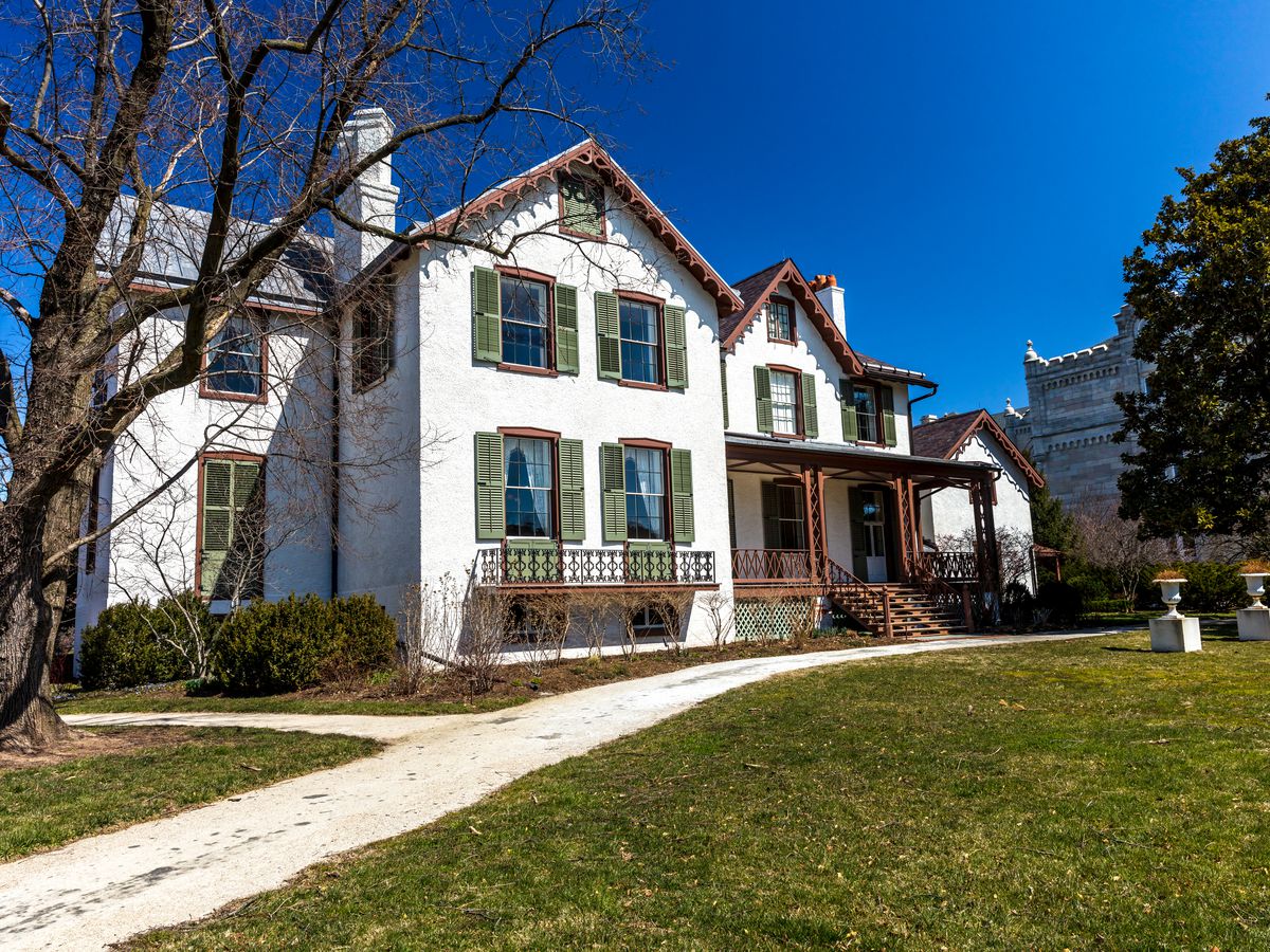 The exterior of President Lincoln’s Cottage in Washington D.C. The facade is white with a brown roof.